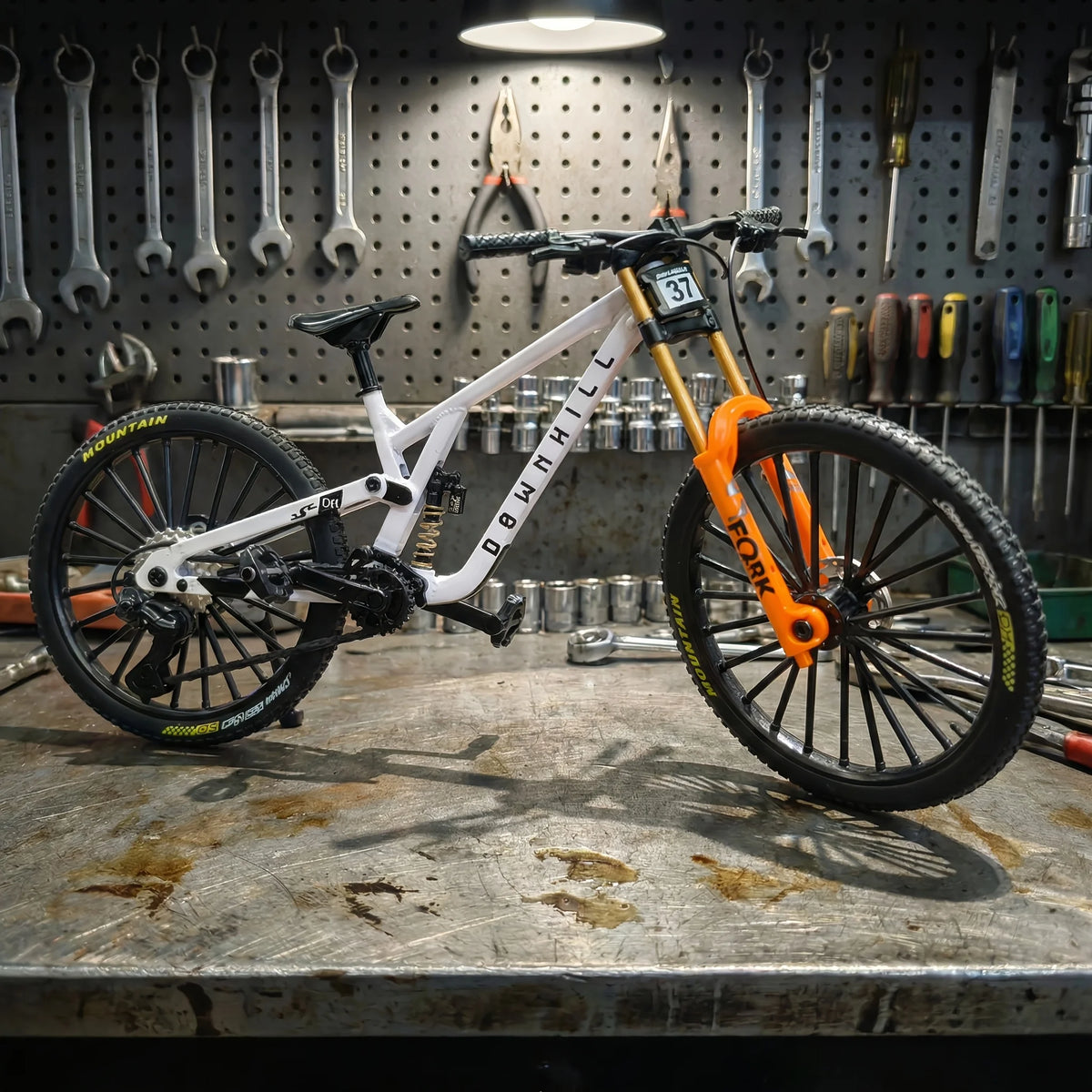 1:8 Scale Alloy Mountain Bike Miniature Model Dual Shock Absorbers Removable Desktop Decoration Gift for Bike Enthusiasts